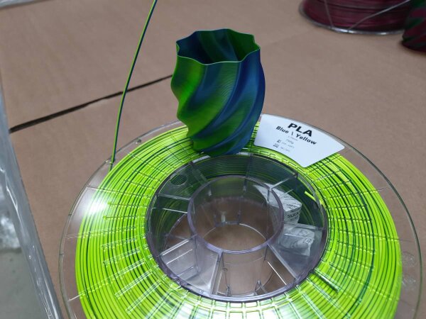 DualColor Silk PLA (zweifarbig, Hersteller: MCPP) | 0.75kg | Ø 1.75mm | Blau - NeonGelb/Grün